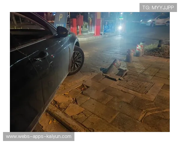 德州赛车大赛:连环撞车导致红旗中断 德州赛车大赛:连环撞车导致红旗中断