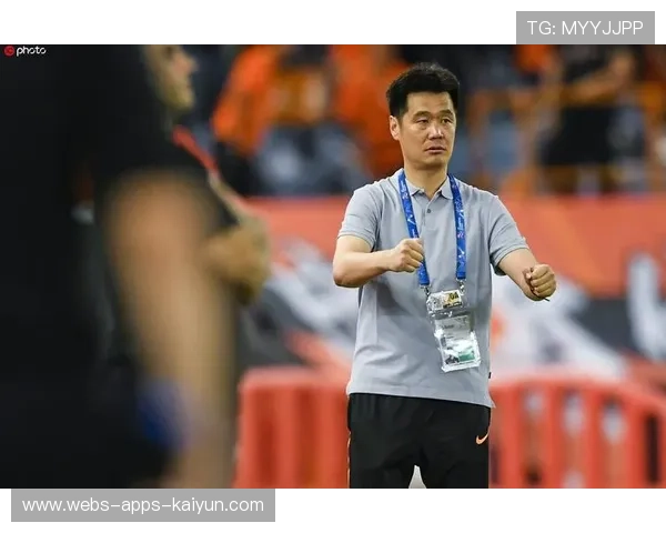 李霄鹏的执教名片:顽强、务实与人心管理 李霄鹏的执教名片:顽强、务实与人心管理