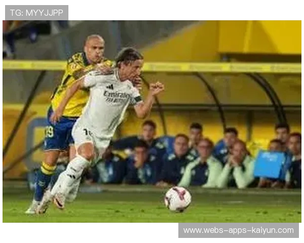 皇马维尼修斯边线突破连环制造机会 皇马维尼修斯边线突破连环制造机会