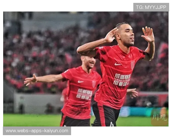 成都蓉城在高位压迫下多次获得抢断机会 成都蓉城在高位压迫下多次获得抢断机会